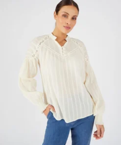 Blouse détails macramés