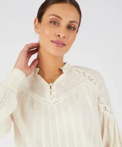 Blouse détails macramés