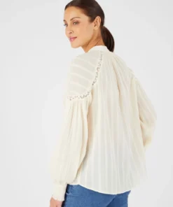 Blouse détails macramés
