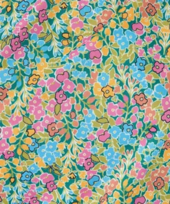 Blouse fluide à épaulettes.