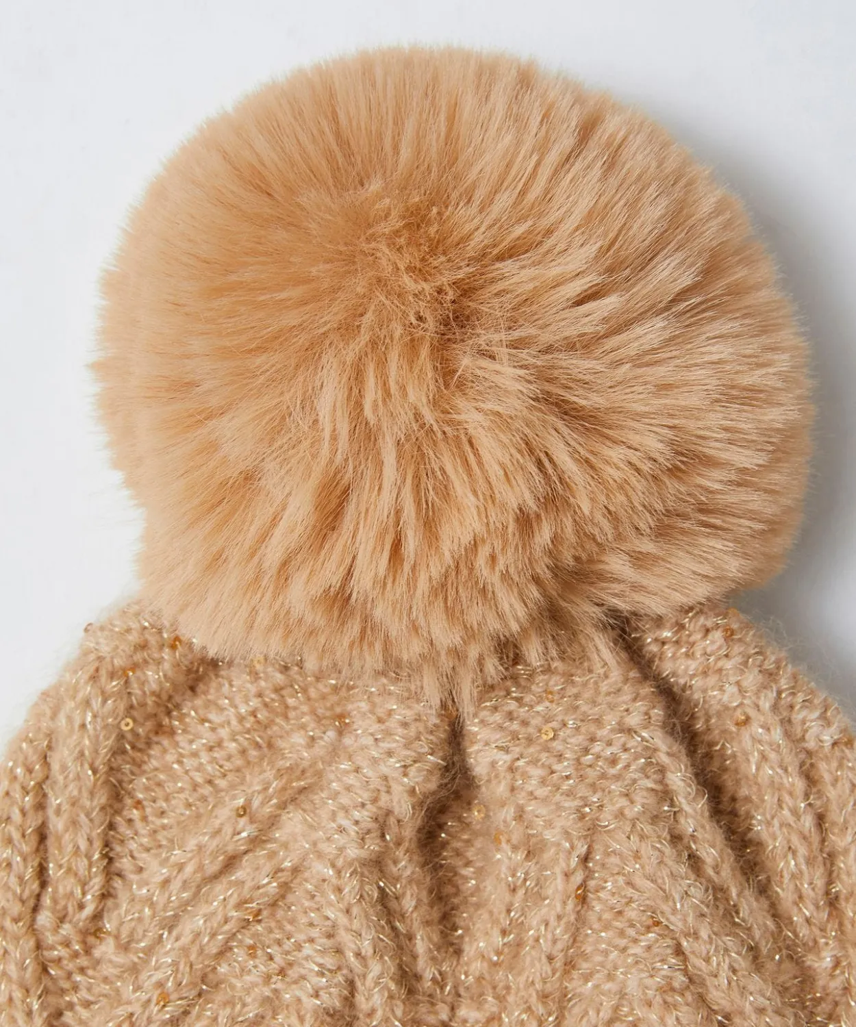 Bonnet à pompon avec laine