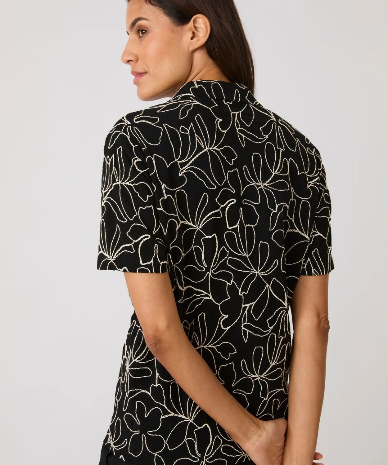 Chemisier crêpe brodé fleuri