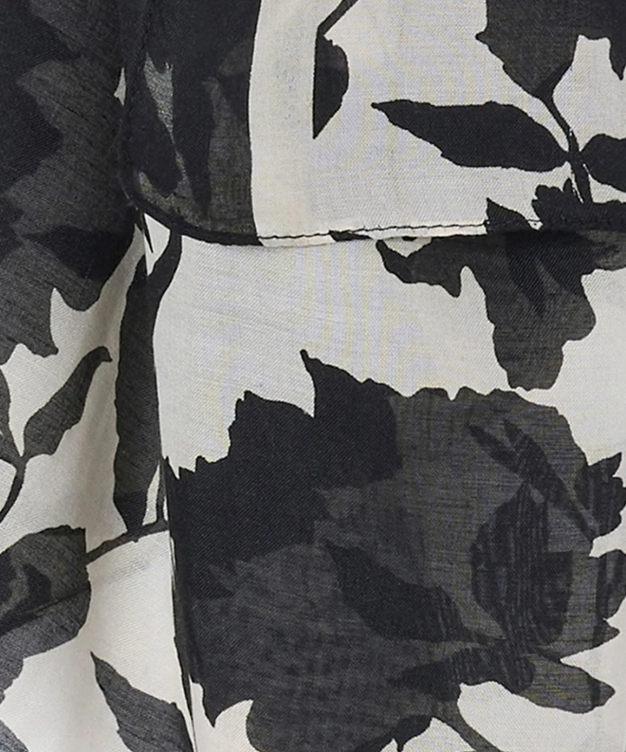 Foulard imprimé végétal contrasté