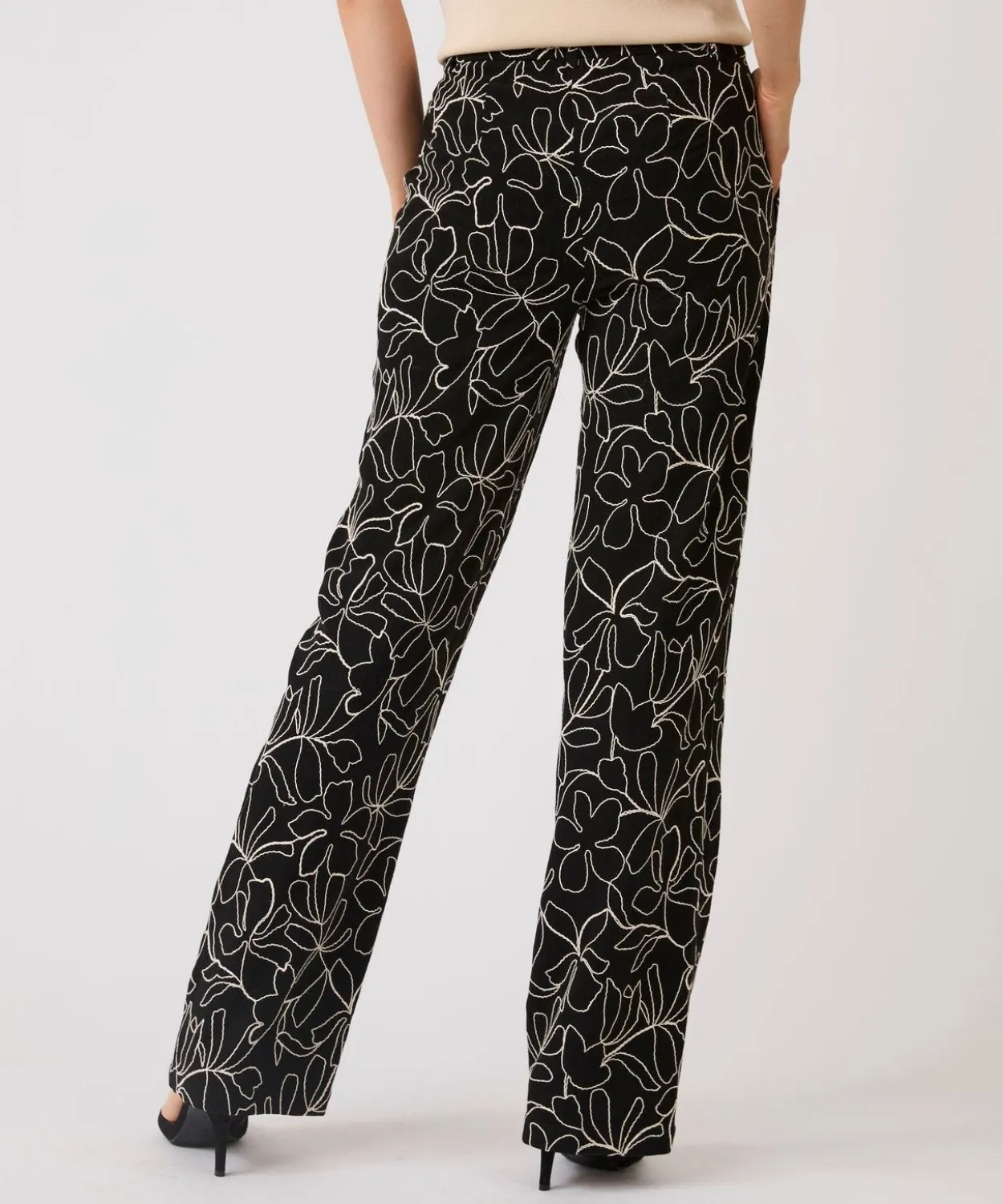Pantalon crêpe brodé fleuri
