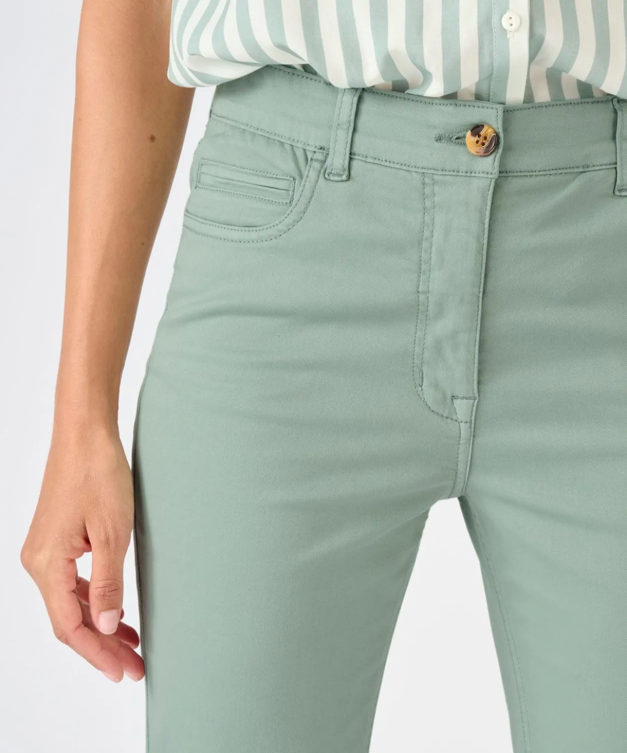 Pantalon 7/8ème fantaisie boutonnée