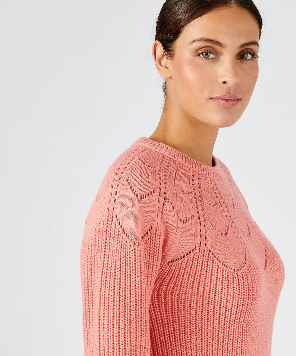 Pull détails ajourés