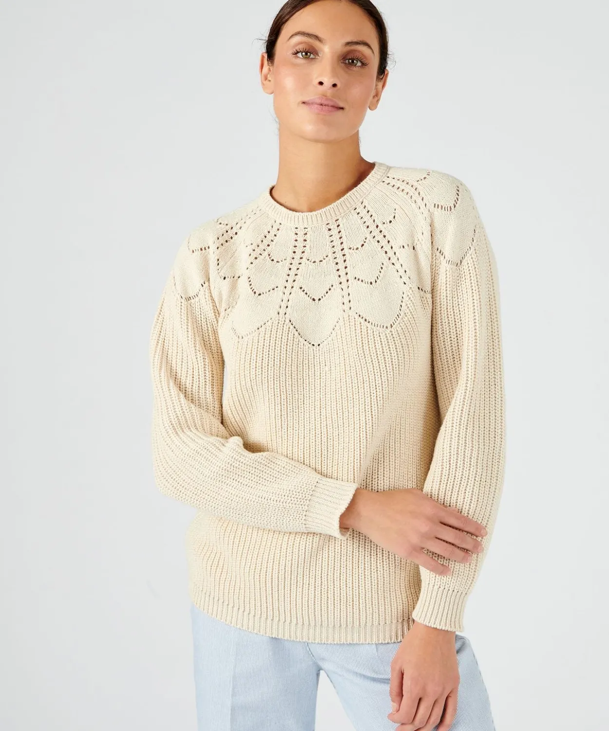 Pull détails ajourés