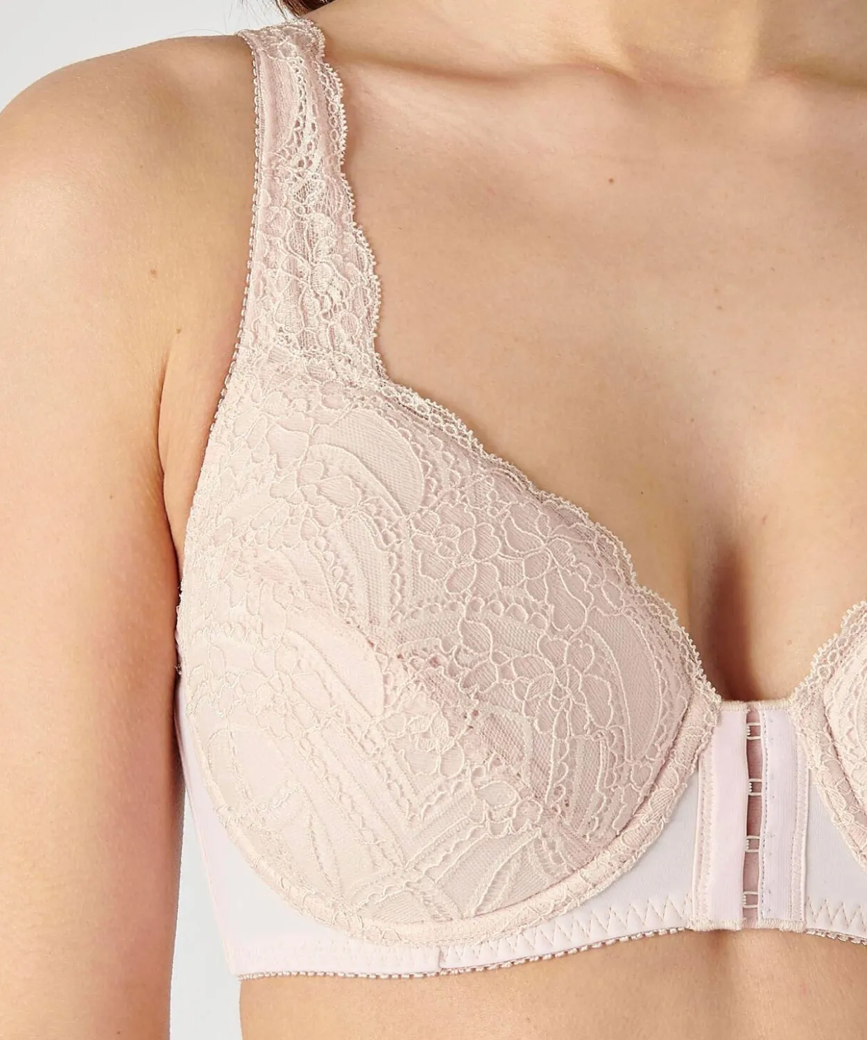 Soutien-gorge post opératoire à armatures, ouverture devant