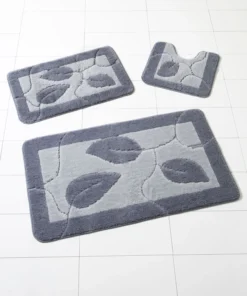 Tapis de bain motif feuilles.