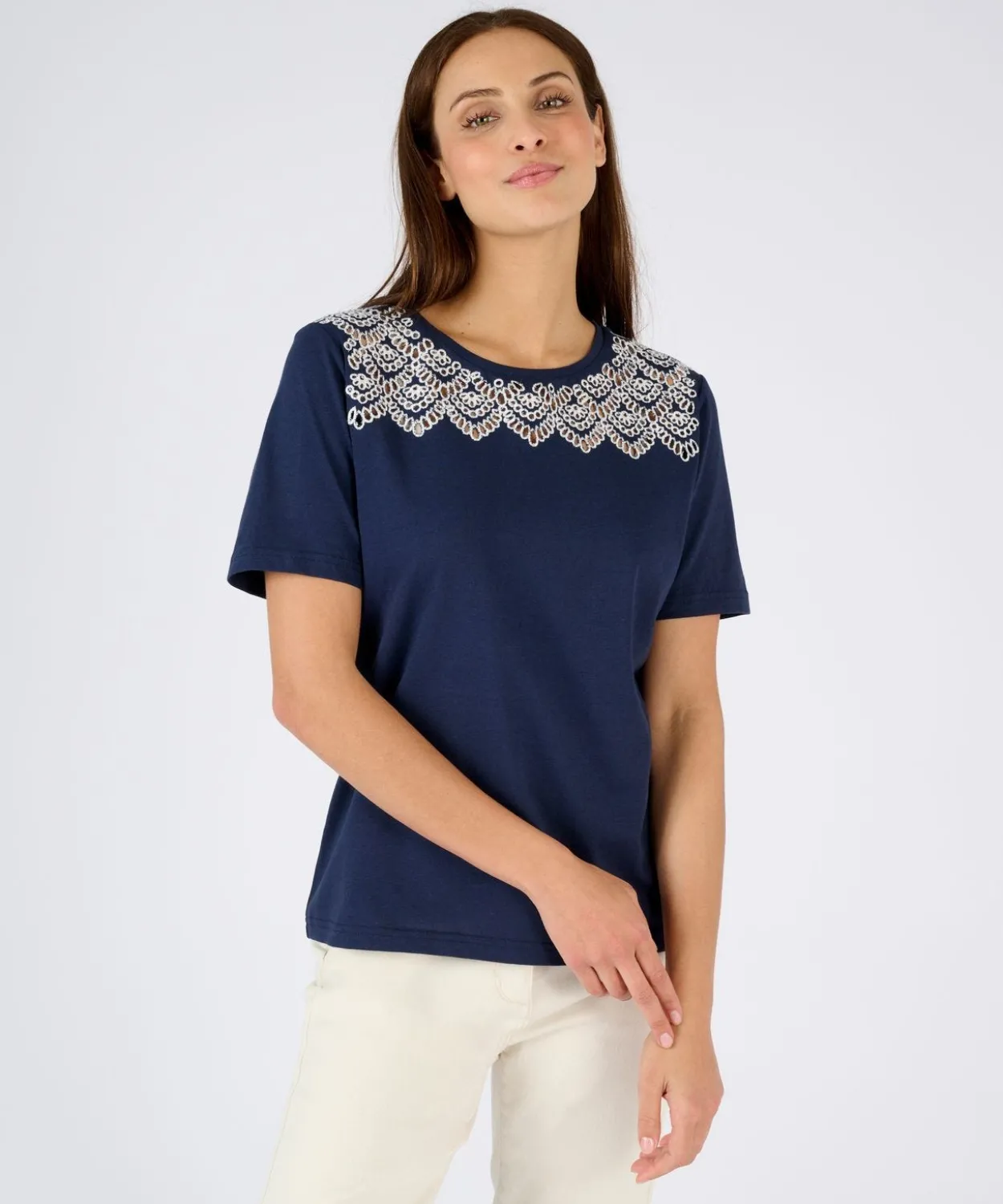 T-shirt broderies ajourées