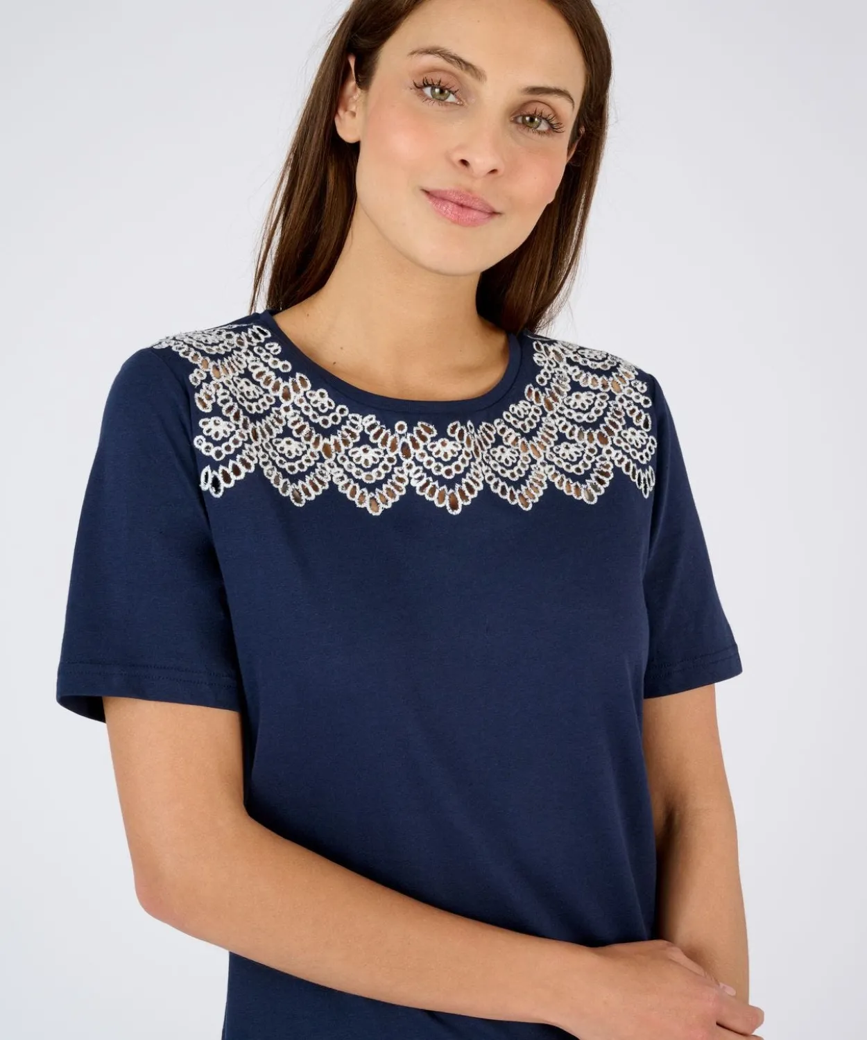 T-shirt broderies ajourées
