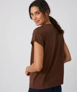 T-shirt détail macramé aux épaules