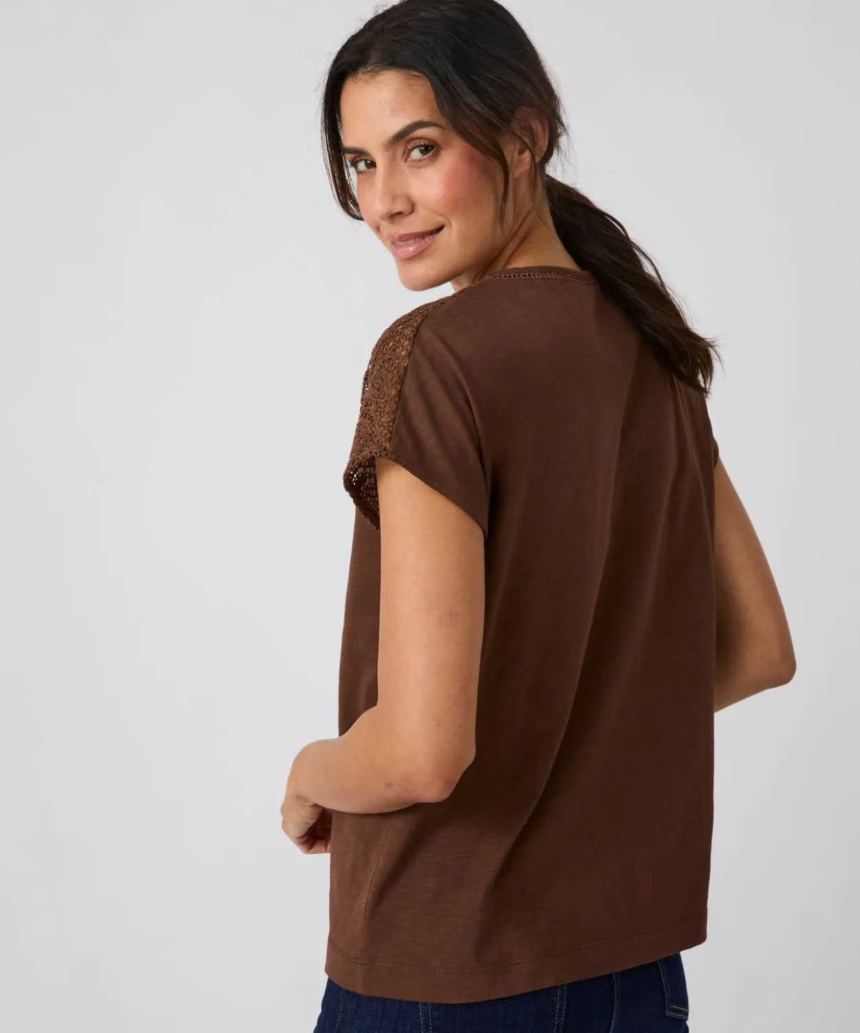 T-shirt détail macramé aux épaules