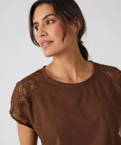 T-shirt détail macramé aux épaules