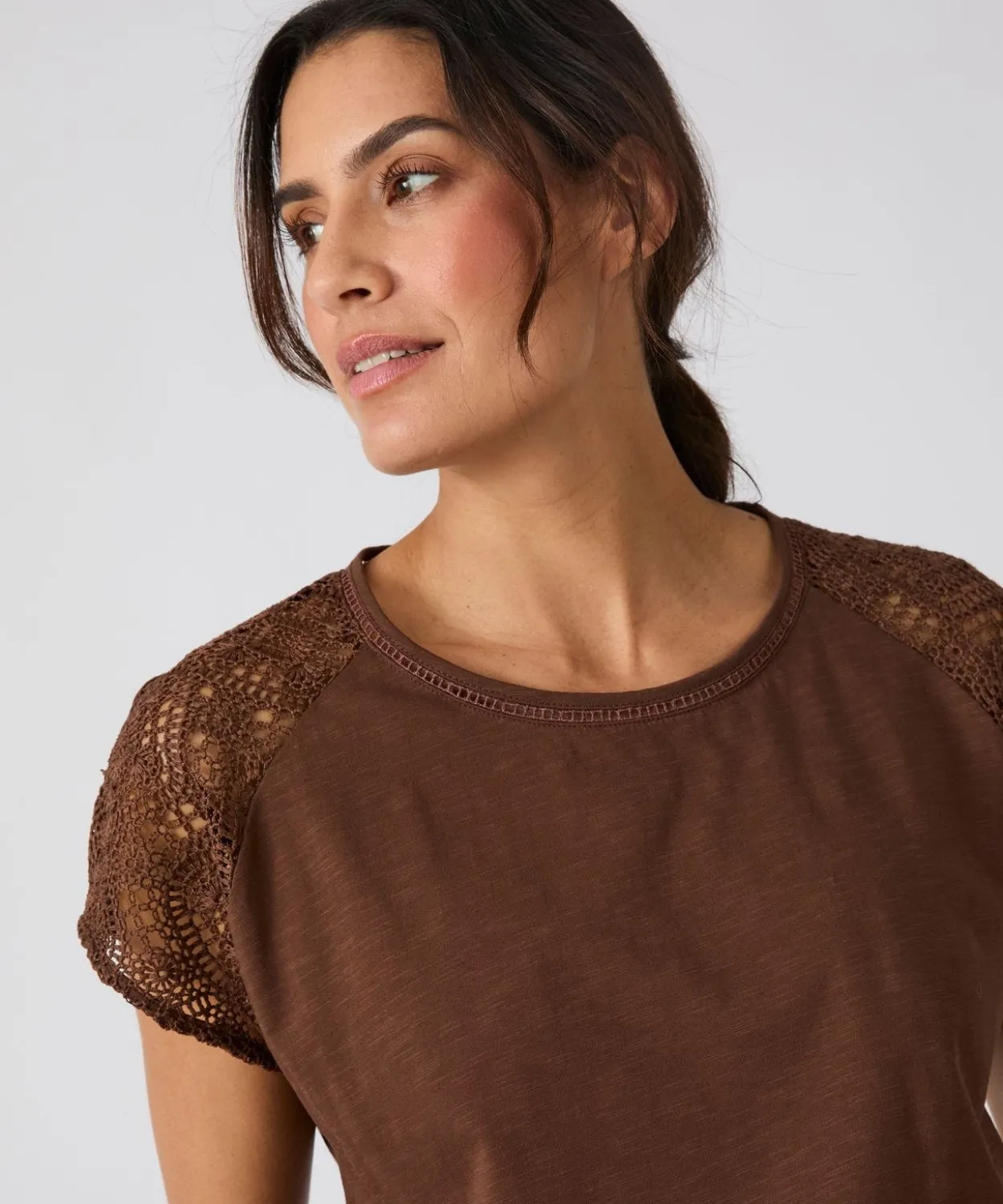 T-shirt détail macramé aux épaules